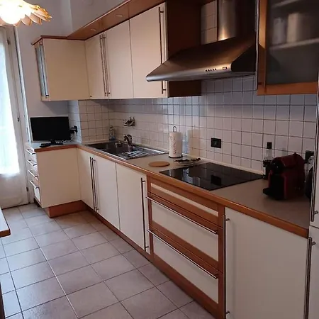 Lagosta Home-isola * Milano